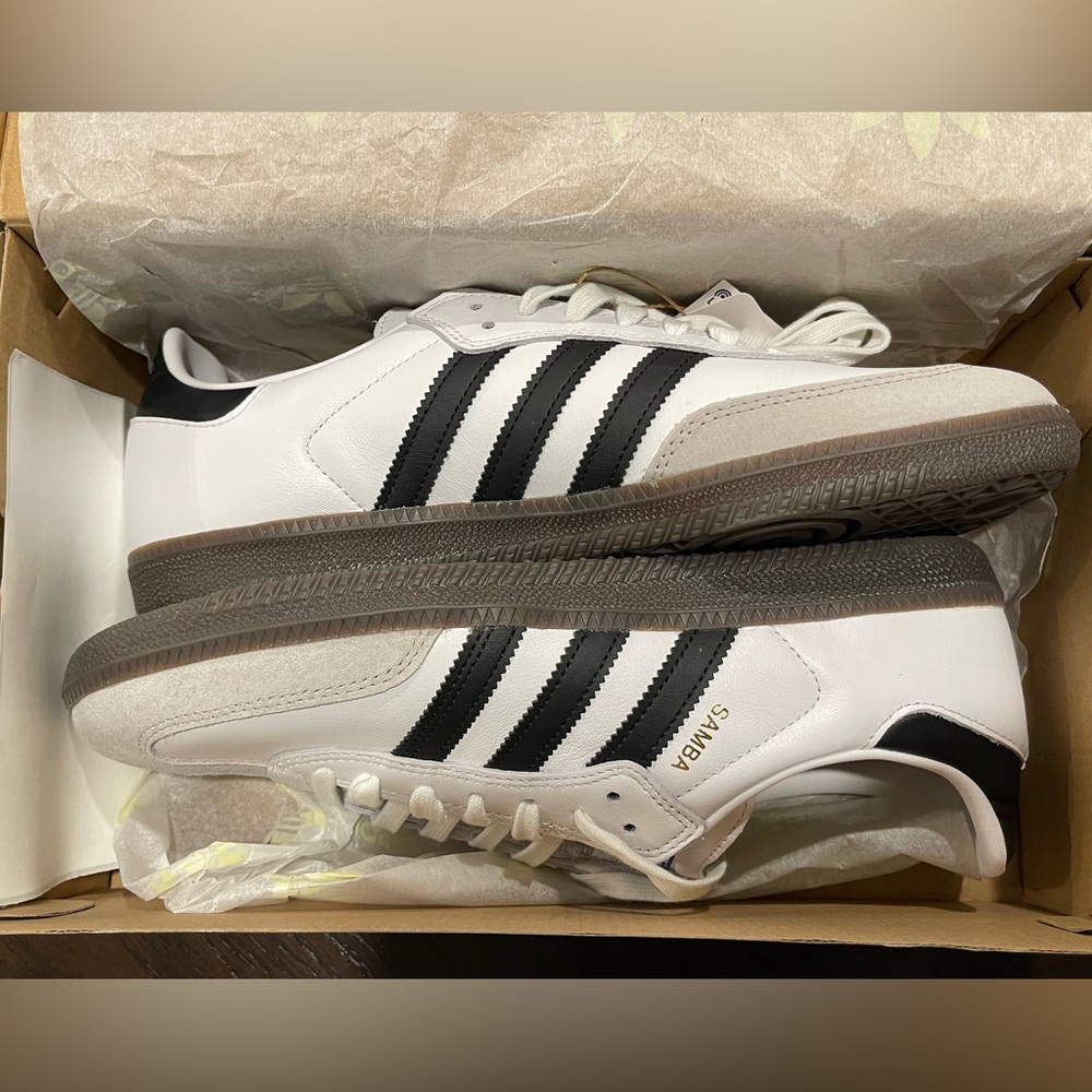 NEW Adidas Sambas size 9.5 Men/ 10.5 Women. Unisex shoe! NWT - Picture 9 of 9